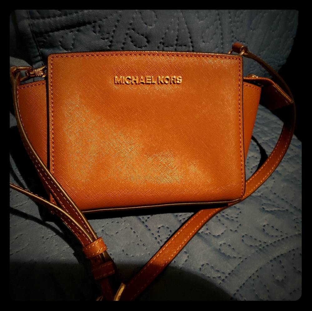 Michael Kors Selma Mini Leather Crossbody